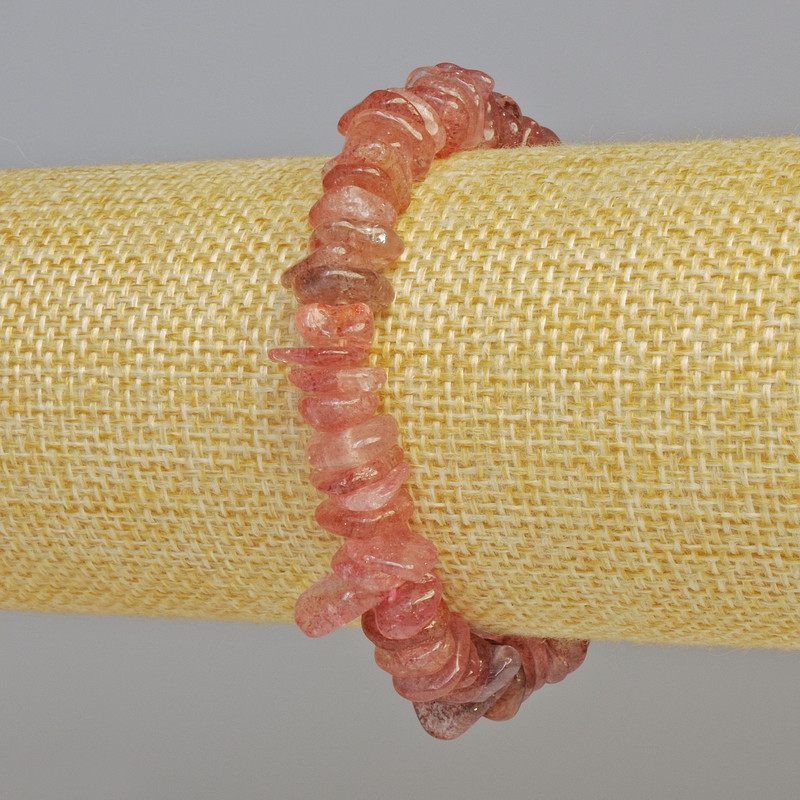 Bransoletka z kwarcu truskawkowego, naturalny kamień, drobiny, o wymiarach 10 x 3 mm ± (elastyczna), długość 18 cm+