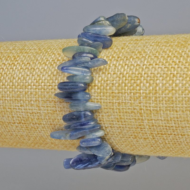 Bransoletka z kianitu, naturalny kamień – drobne fragmenty w formie cienkich igieł, średnica 18×3 mm ± (elastyczna), długość 18 cm+
