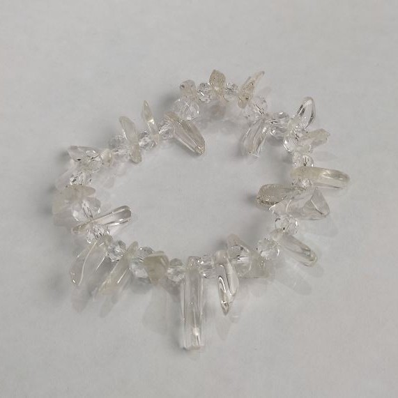 Bransoletka z górskiego kryształu fasetowana – igła, średnica kamieni 18x5 mm i 6x5 mm, koraliki 4 mm, długość około 18 cm