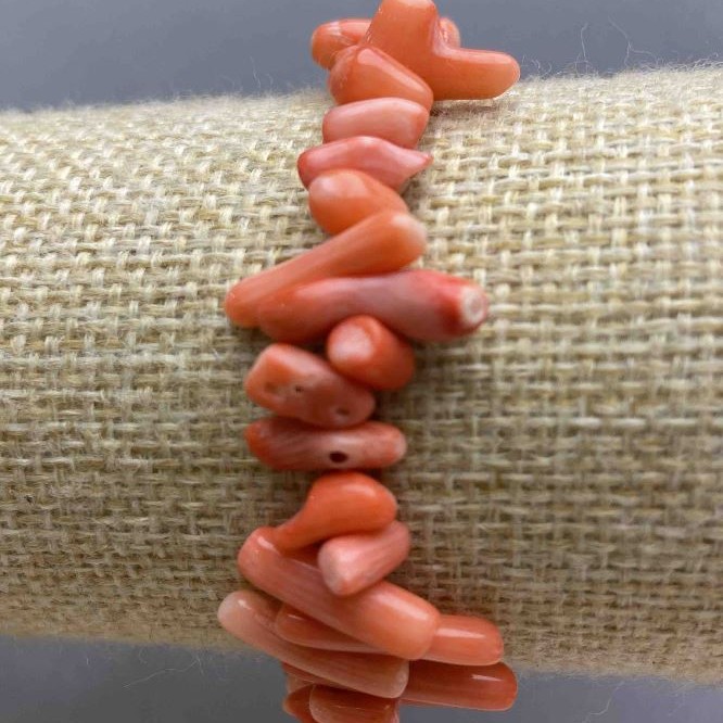 Bransoletka z różowego koralu, naturalny koral w cylindrycznych koralikach, średnica 9–17×4 mm ± (elastyczna), długość 18 cm+