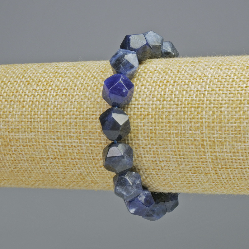 Bransoletka z sodalitu, naturalny kamień, wielokątny, średnica 10,5×12 mm ± (rozciągliwa), długość 18 cm+