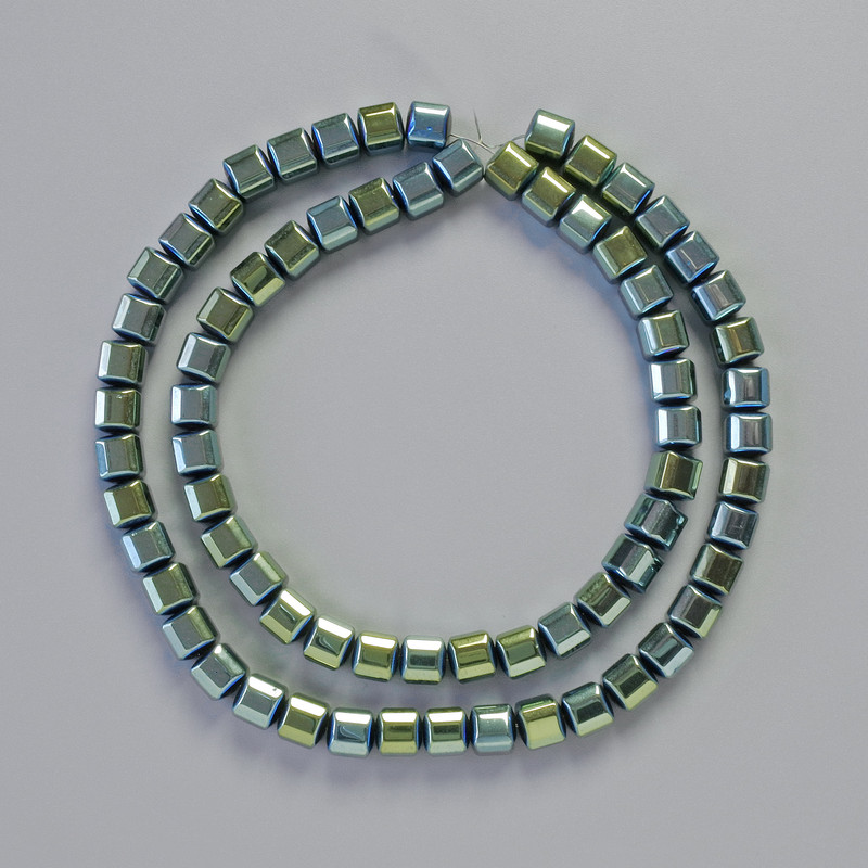 Koraliki hematytu w kształcie sześcianów, kolor zielony kameleon, średnica 6×6 mm, długość 41 cm