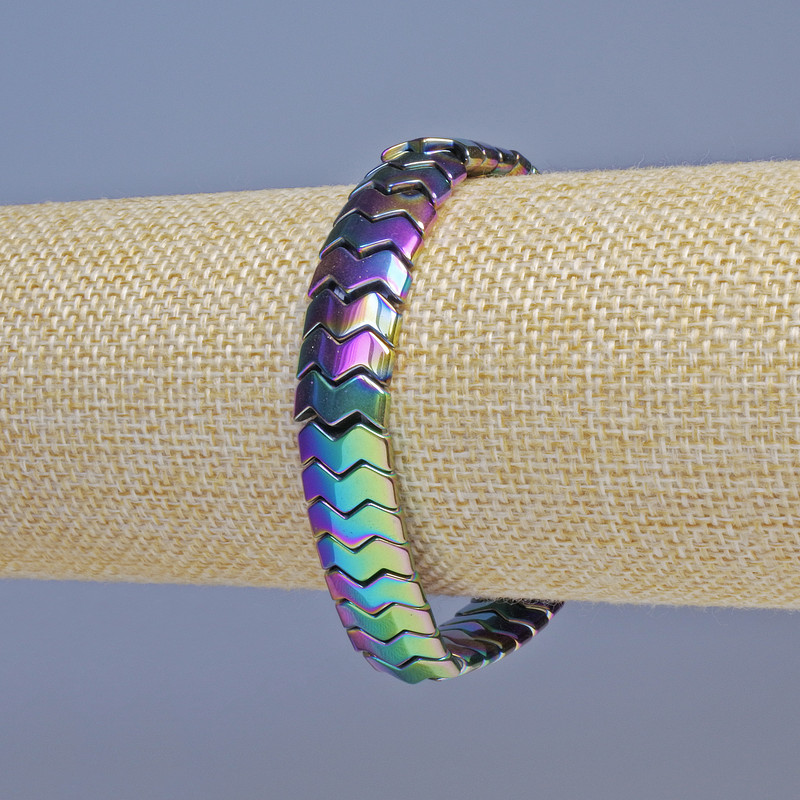 Bransoletka z hematitu koloru benzyny, wzór wężyk-zigzag, średnica 12×6×5 mm, długość 18 cm, elastyczna