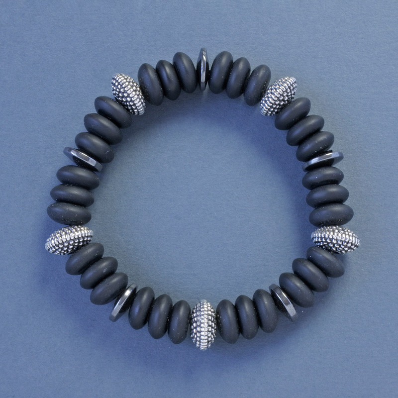 Bransoletka z szungitu w formie rondeli, średnica 10×4 mm, długość 18 cm, elastyczna, z wstawkami