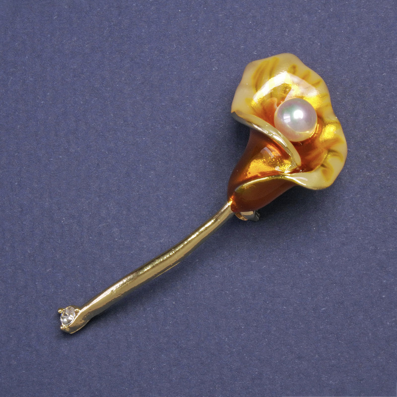 Broszka-wisiorek w kształcie kwiatu Kaliny, żółta emalia, kolor metalu złoto, 52×23 mm