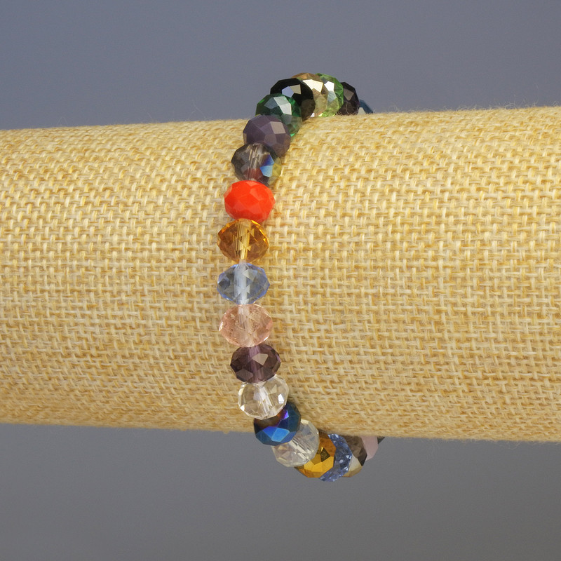 Bransoletka z wielokolorowego czeskiego szkła, średnica 8×6 mm ±, długość 18 cm ±, elastyczna