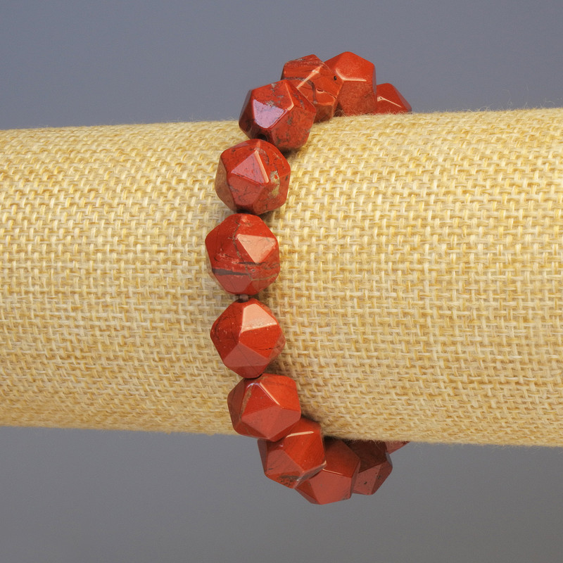 Bransoletka z czerwonego jaspisu, naturalny kamień, fasetowane koraliki o średnicy 11×11 mm ±, długość 18 cm ±, elastyczna