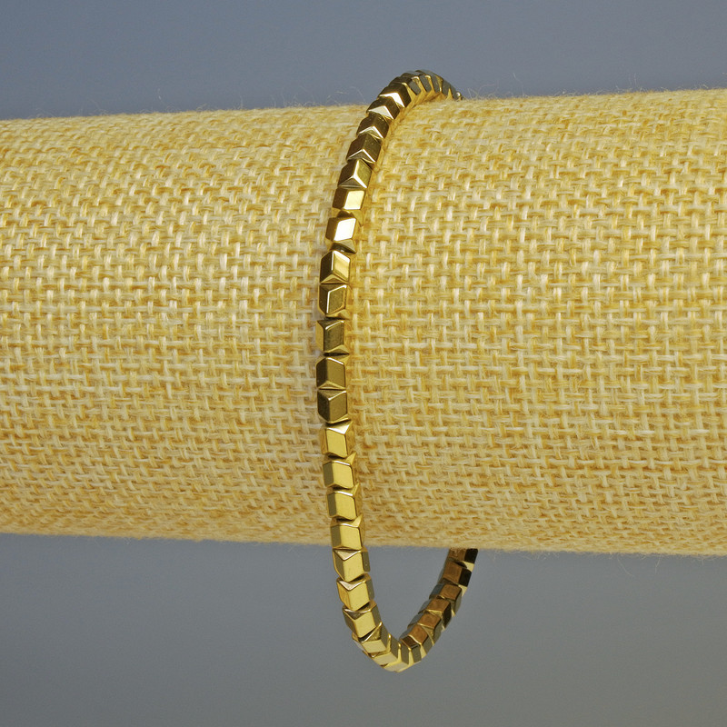 Bransoletka z hematytu w formie sześciokątków, kolor złoty, średnica 3,5×3,5 mm, długość 18 cm, elastyczna