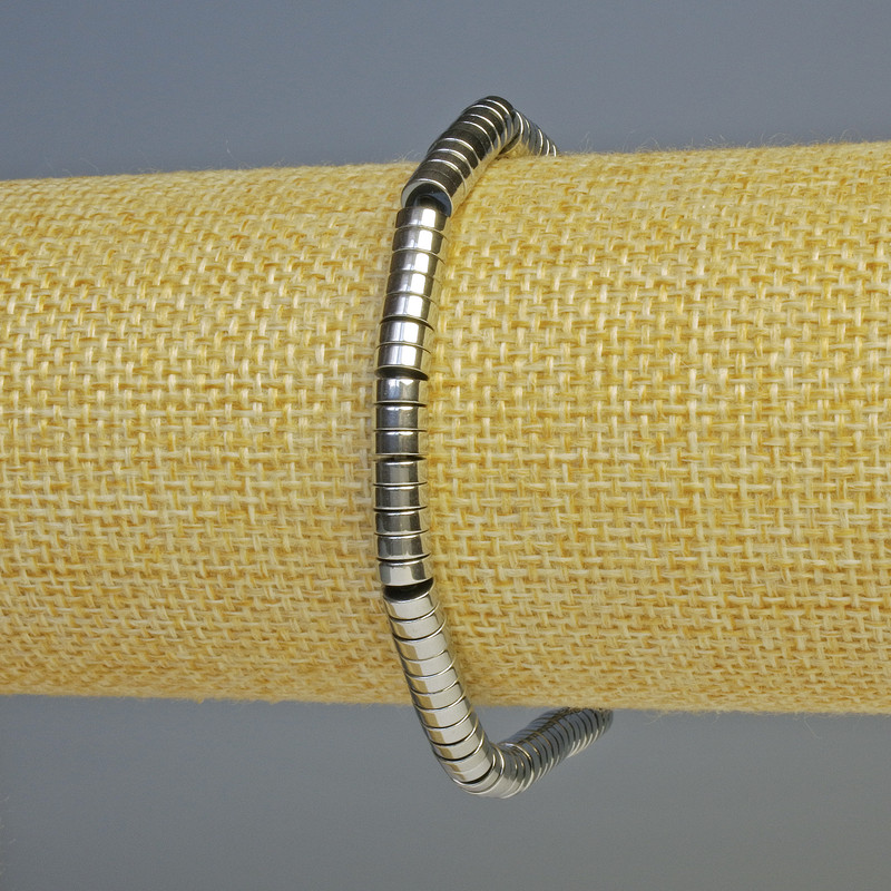 Bransoletka z hematytu w kształcie rondeli, kolor srebrny, średnica 5×2 mm, długość 18 cm, elastyczna