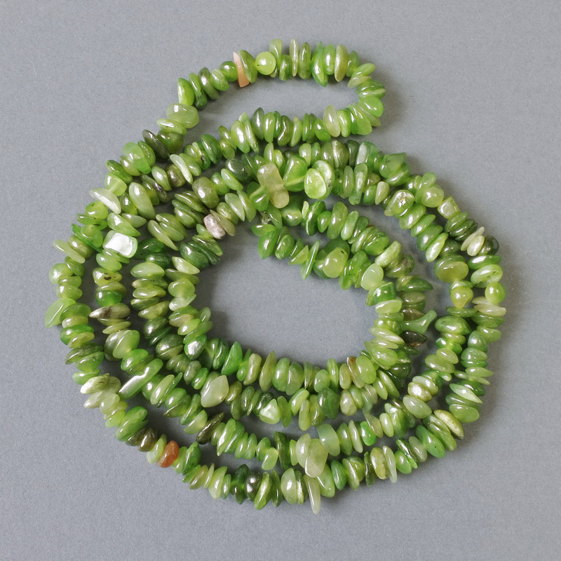 Koraliki z jadeitu, naturalny kamień – granulki, średnica 9×2 mm, długość 79 cm ± na żyłce jubilerskiej