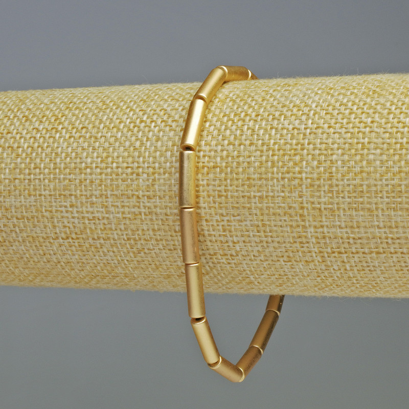 Bransoletka z hematitu o cylindrycznym kształcie, kolor matowego złota, średnica 13×4 mm, długość 18 cm, elastyczna