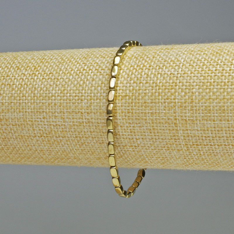 Bransoletka z hematitu owalno-prostokątnym kształcie, kolor złoty, wymiary 3×5 mm, długość 18 cm, elastyczna