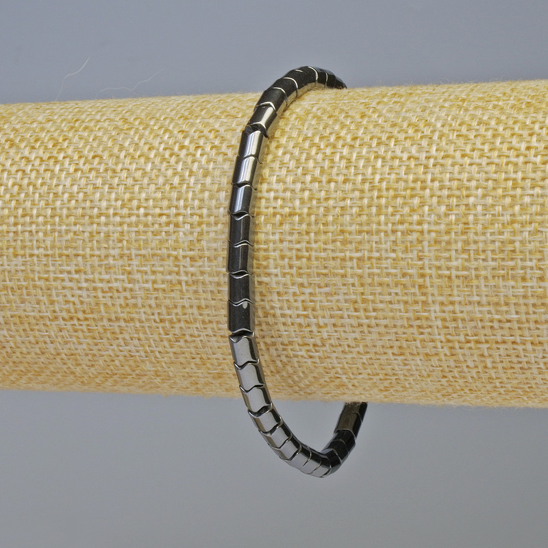 Bransoletka z hematytu – cylindry w zig-zag, kolor czarny, średnica 4×4 mm, długość 18 cm, elastyczna