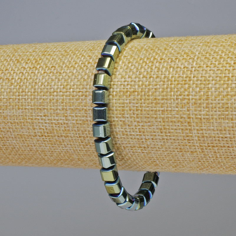 Bransoletka z hematitu w formie kostek koloru zielony-kameleonowy, średnica 6×6 mm, długość 18 cm, elastyczna