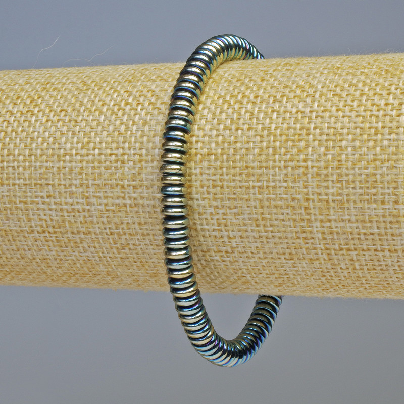 Bransoletka z hematytu w kolorze zielono-kameleonowym, średnica 6×2 mm, długość 18 cm, elastyczna