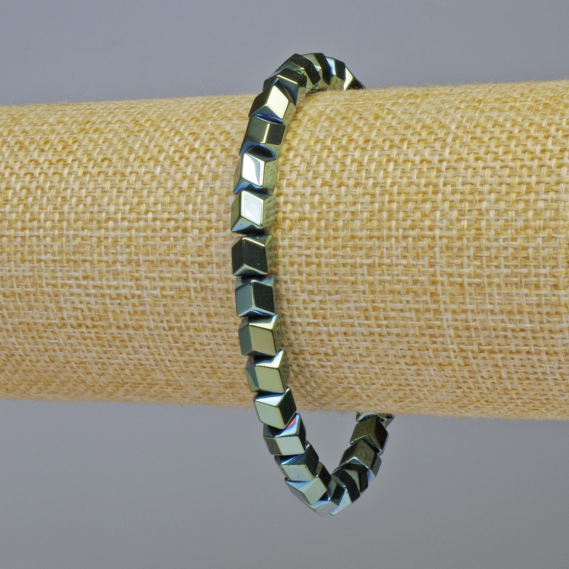 Bransoletka z hematytu w formie sześciokątnych zygzagów, kolor zielony kameleon, średnica 6×6 mm, długość 18 cm, elastyczna