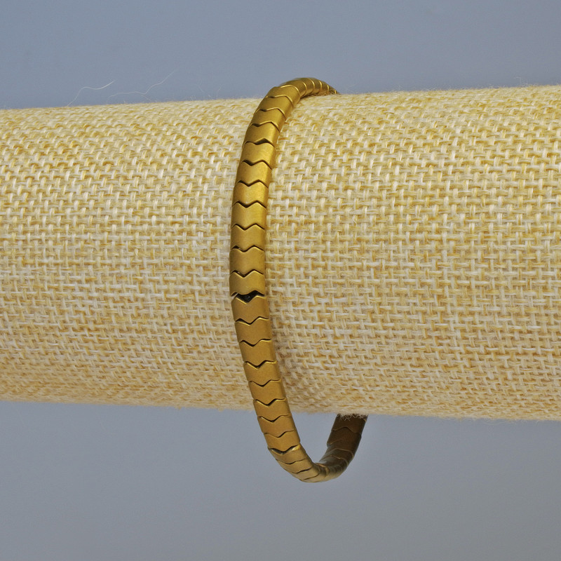 Bransoletka hematyt wężykowy wzór zig-zag, kolor złoto matowe, średnica 5×4×3 mm, długość 18 cm, elastyczna