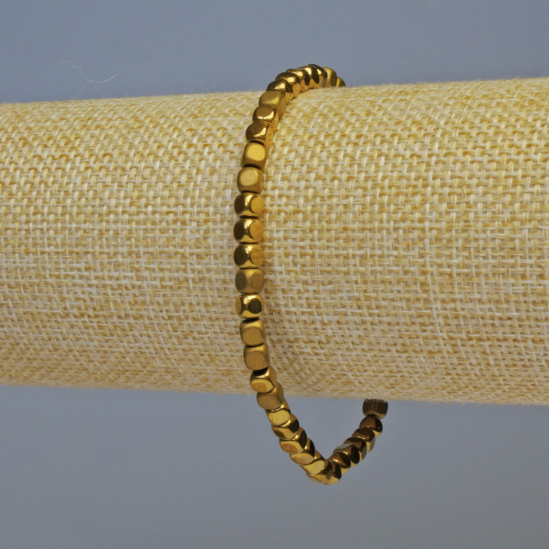 Bransoletka z hematytu w formie sześcianów, kolor ciemnego złota, matowa i błyszcząca, średnica 4×4 mm, długość 18 cm, na elastycznej gumce