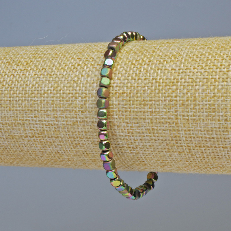 Bransoletka hematytu – kostki w kolorze tęczowym, matowo‑błyszczące, średnica 4×4 mm ±, długość 18 cm ±, elastyczna