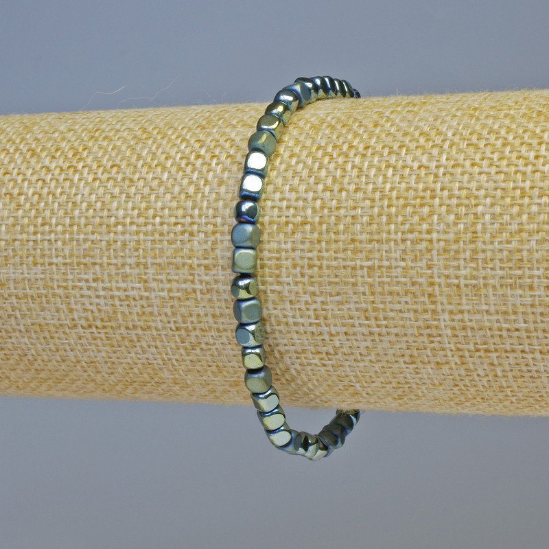 Bransoletka z hematytu w kolorze zielony kameleon – sześciany, matowa i błyszcząca, średnica 4×4 mm, długość 18 cm, elastyczna
