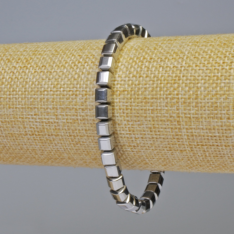Bransoletka hematyt – kubik zaokrąglony, kolor srebrny, średnica 6×6 mm, długość 18 cm, elastyczna