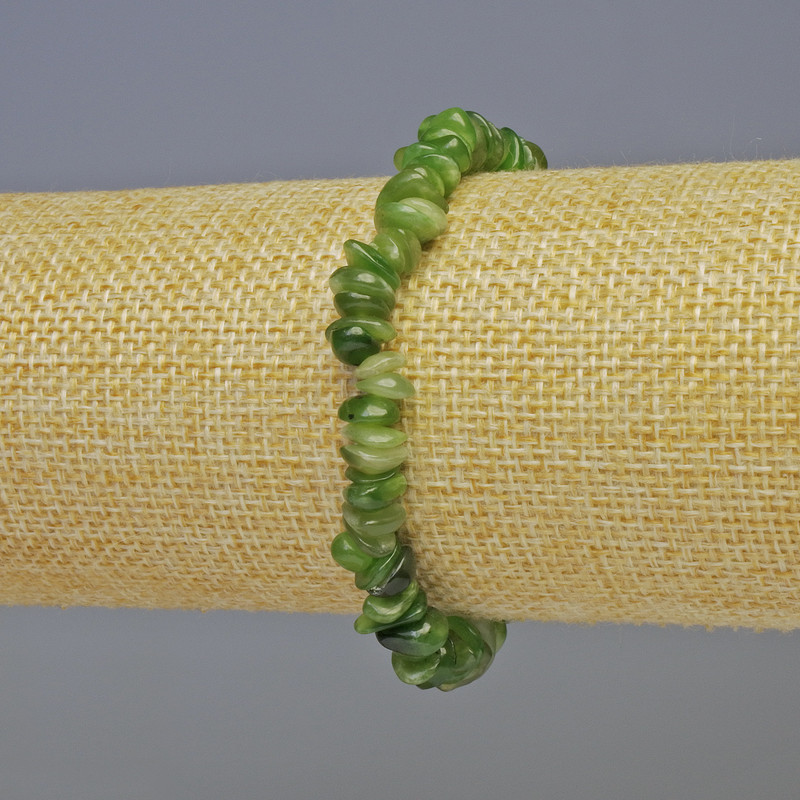 Bransoletka z jadeitu – drobiny, średnica 9×3 mm +/-; średnica 6×3 mm +/-; długość 18 cm +/- elastyczna