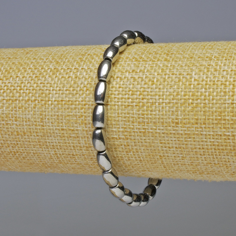 Bransoletka hematyt owalny, kolor srebrny, średnica 8x5 mm, długość 18 cm, elastyczna