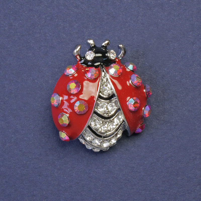 Broszka «Biedronka» z białymi i tęczowymi kryształami 25×22 mm+