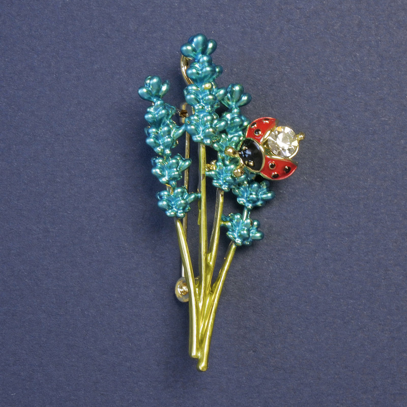 Broszka-wisiorek bukiet kwiatów lawendy turkusowa i zielona emalia, 51×26 mm, złoty metal