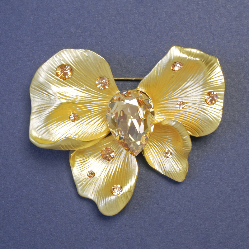 Broszka w formie kokardy z dużym żółtym kryształem, 53×48 mm, metal w kolorze złotym