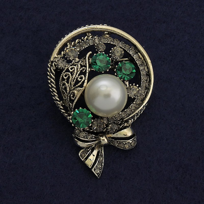 Broszka-boutonnière z białą perłą i zielonymi cyrkonami, 50×34 mm ±, metal srebrzysty