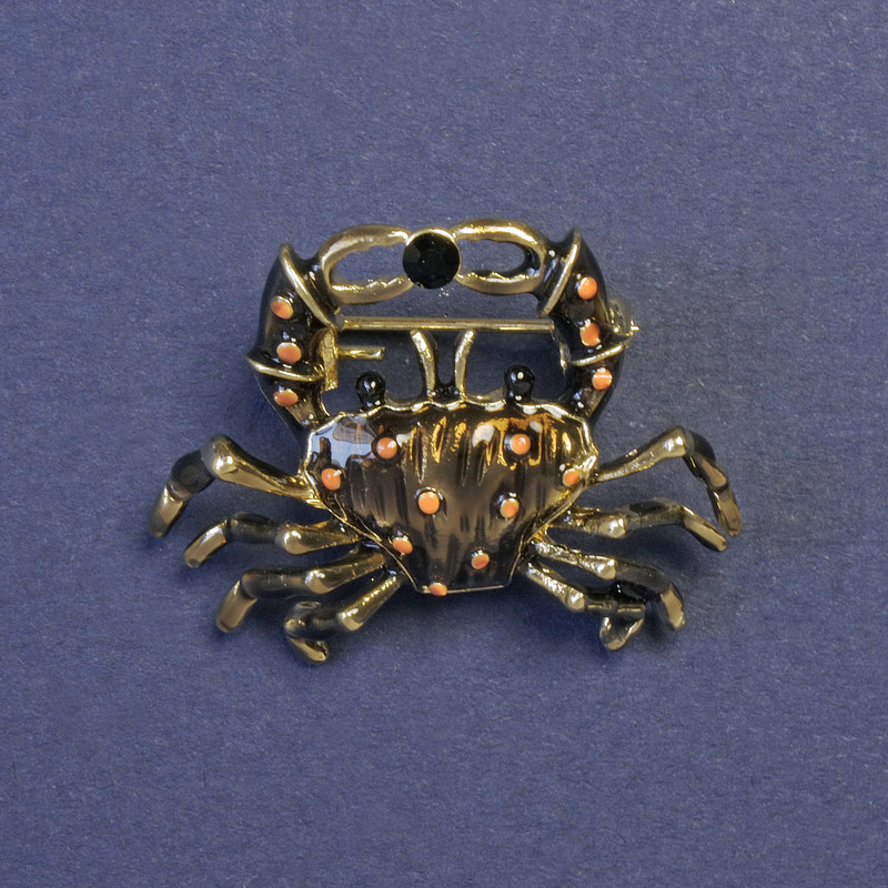 Broszka Krab brązowa emalia złoty metal 23×30 mm