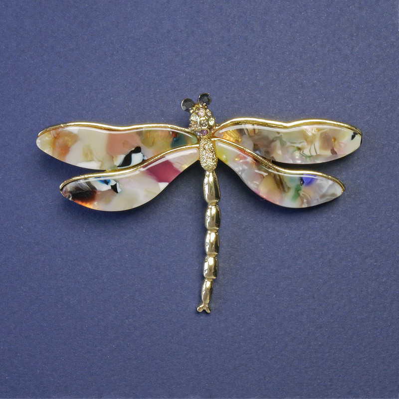 Broszka Motyl z czerwono-białymi perłowymi skrzydłami 75×50 mm złocisty metal