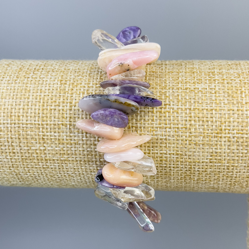 Bransoletka z charoitu, kryształu górskiego i opalu, fragment w kształcie igły, średnica 18×6 mm ±, średnica 15×3 mm ±, długość 18 cm ±, elastyczna