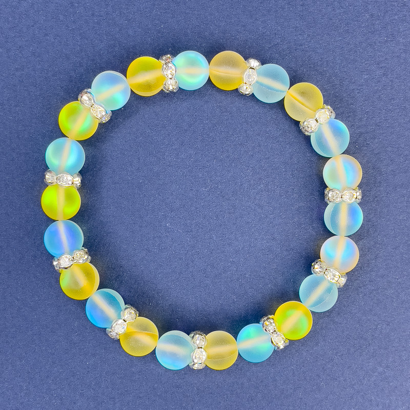 Bransoletka z opalowego szkła błękitno-żółta, gładkie kulki, średnica 8 mm, długość 18 cm, elastyczna