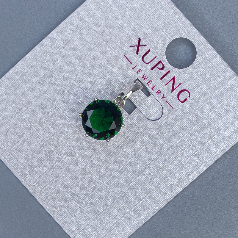 Wisiorek Xuping z zielonym kryształem, średnica 9 mm, długość ok. 17 mm, rhodiowane 18K