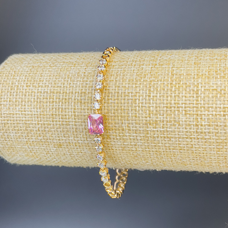 Bransoletka Xuping z białymi cyrkoniami i różowym kamieniem, grubość 3 mm, długość 19 cm, pozłacana