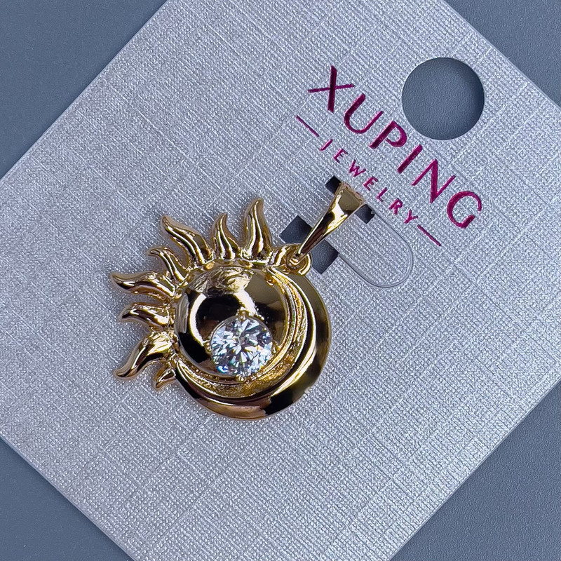 Wisiorek Xuping z białym kryształem, średnica 19 mm, grubość 5 mm, długość 25 mm, pozłacany