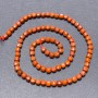 Koraliki z czerwonego jaspisu na nici, fasetowane sześciany, średnica 4 mm, długość 39 cm