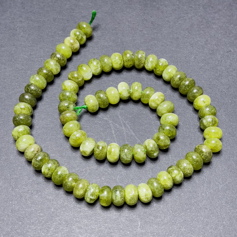 Koraliki z jadeitu na nitce w kształcie rondeli, średnica 8×5 mm, długość 38 cm