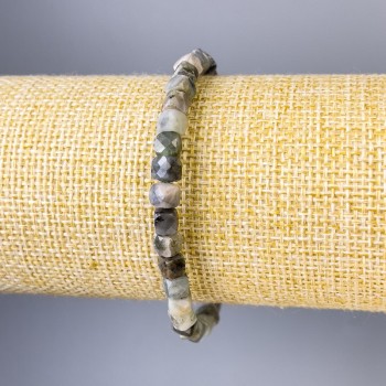 Bransoletka z szmaragdu, fasetowana kostka, średnica 5×5 mm, długość 18 cm, elastyczna