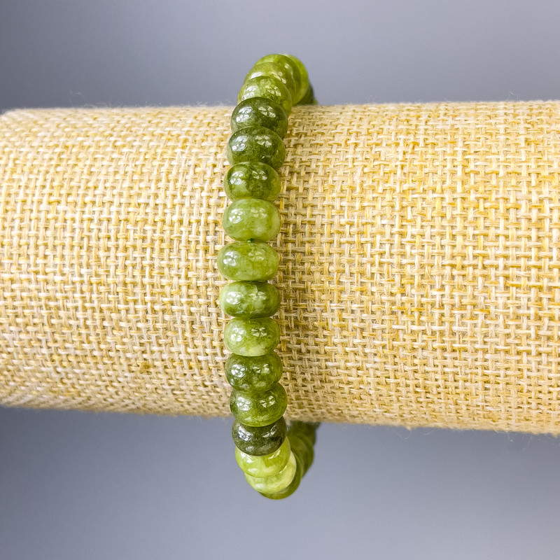 Bransoletka z jadeitu w formie rondeli, średnica 8×5 mm, długość 18 cm, elastyczna