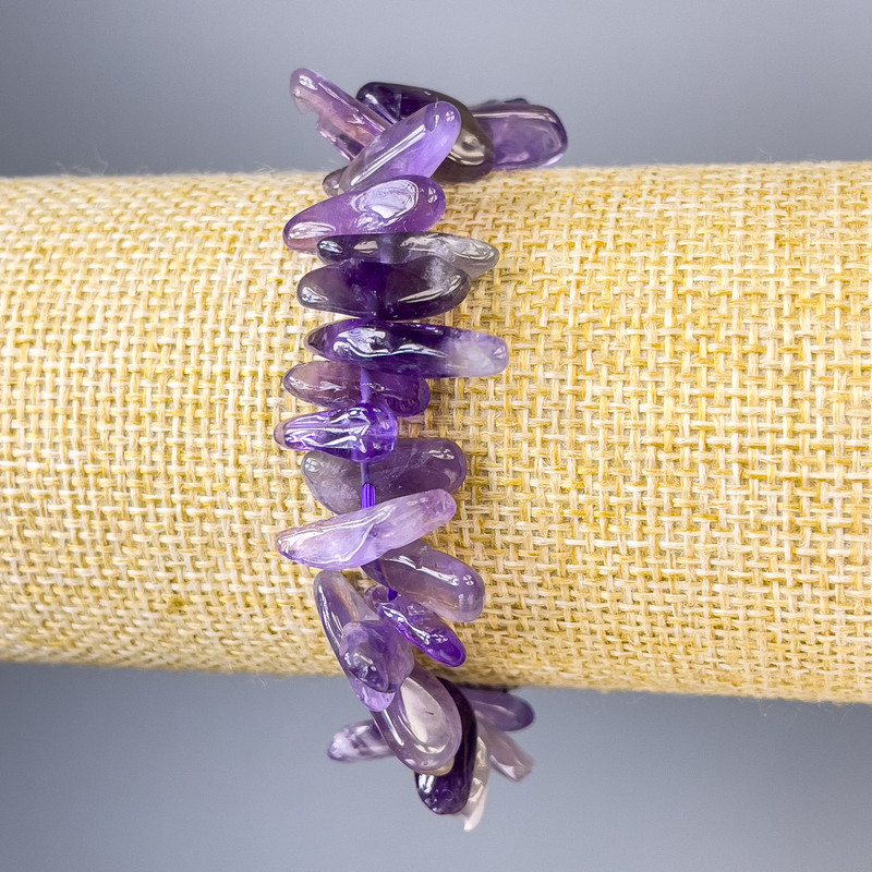 Bransoletka z drobin ametystu, średnica 18×6 mm ±, średnica 11×3 mm ±, długość 18 cm ±, na elastycznej bazie