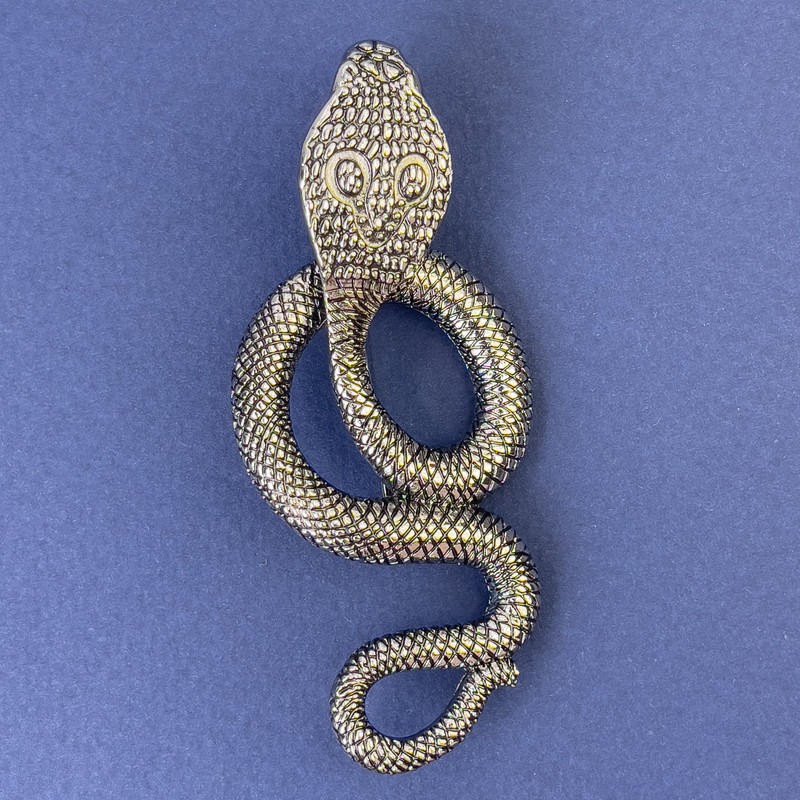 Broszka-wisiorek Wąż, kolor szary, kobra, metal srebrzysty, 77×33 mm+