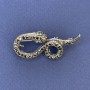 Broszka-kulon «Wąż» w kolorze srebrzystym z szarymi cyrkoniami, metal srebrzysty 44×20 mm