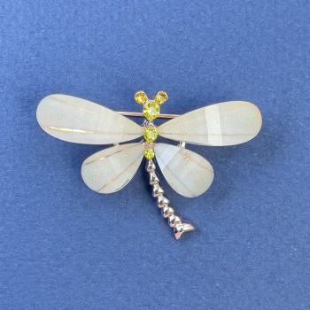 Broszka Motyl żółte i białe cyrkonie, kolor beżowo-złoty metal, średnica 40 mm ±, długość 30 mm ±