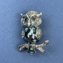 Broszka Sowa haliozyt z szarymi kryształami, metal srebrzysty, średnica ok. 26 mm, długość ok. 33 mm