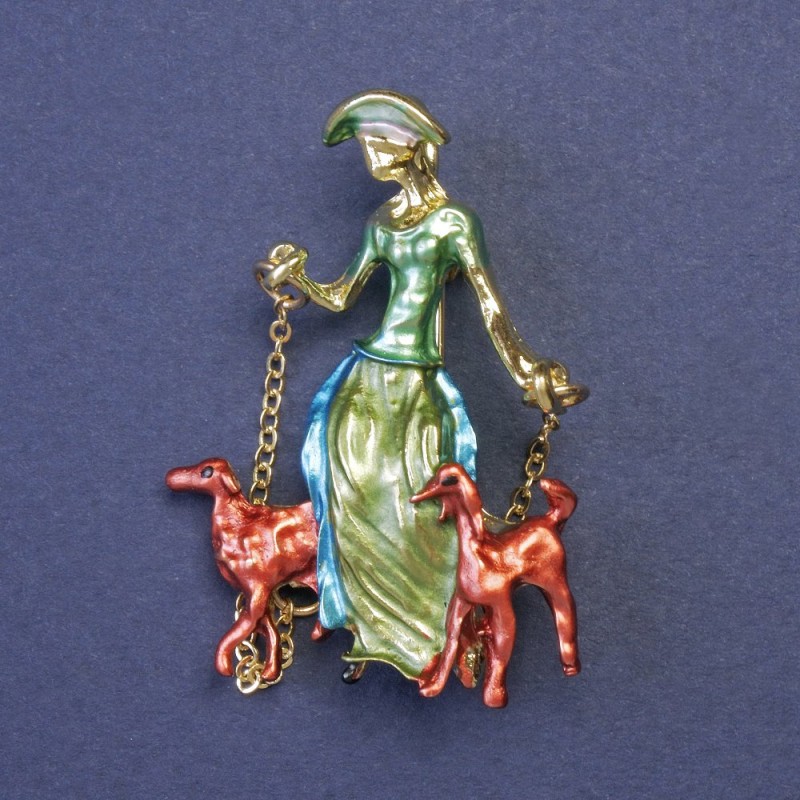Broszka-wisiorek Dama z psami na łańcuszkach, emalia, metal złocisty, 32×45 mm +