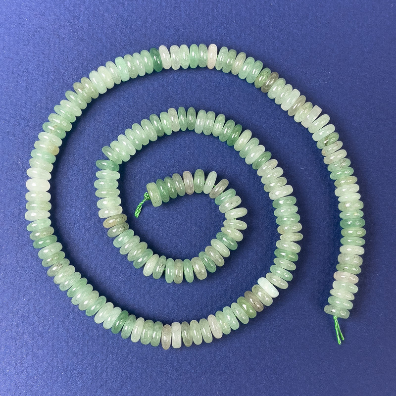 Koraliki z nefrytu w kształcie rondeli 6×2 mm na nitce, długość 38 cm+