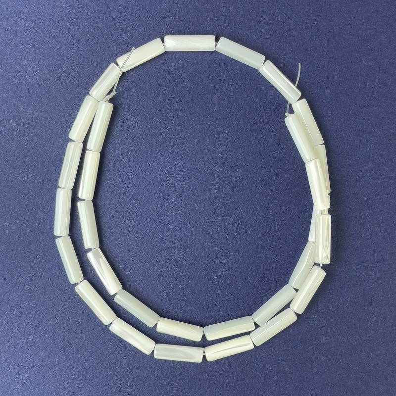 Koraliki perłowe naturalne cylindryczne 14×4 mm ± na nici, długość 40 cm